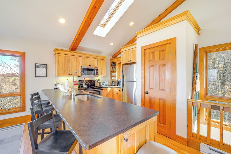 Kitchen | Cooking Basics | Keurig & drip Coffee Makers | Main Level