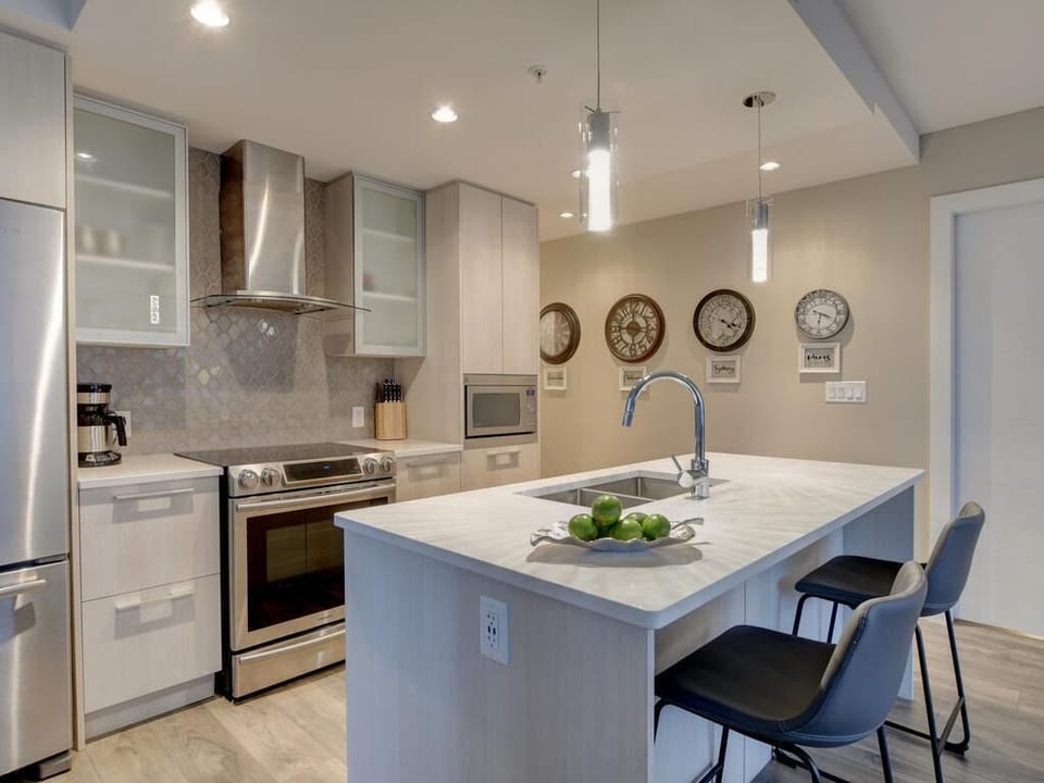 Kitchen with spacious island counter for morning meals!
