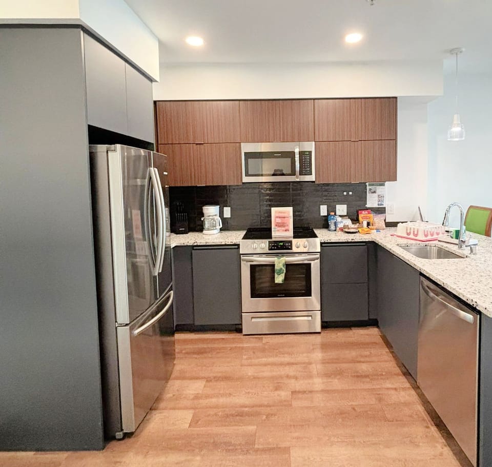 Ready for Entertaining: Perfect for hosting and cooking.
