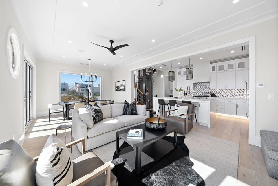 Ocean Breeze | Living Room | 3rd Floor