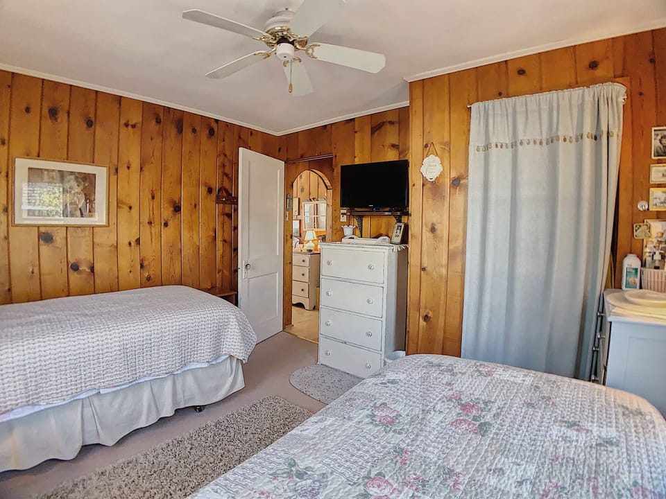Twin Bedroom