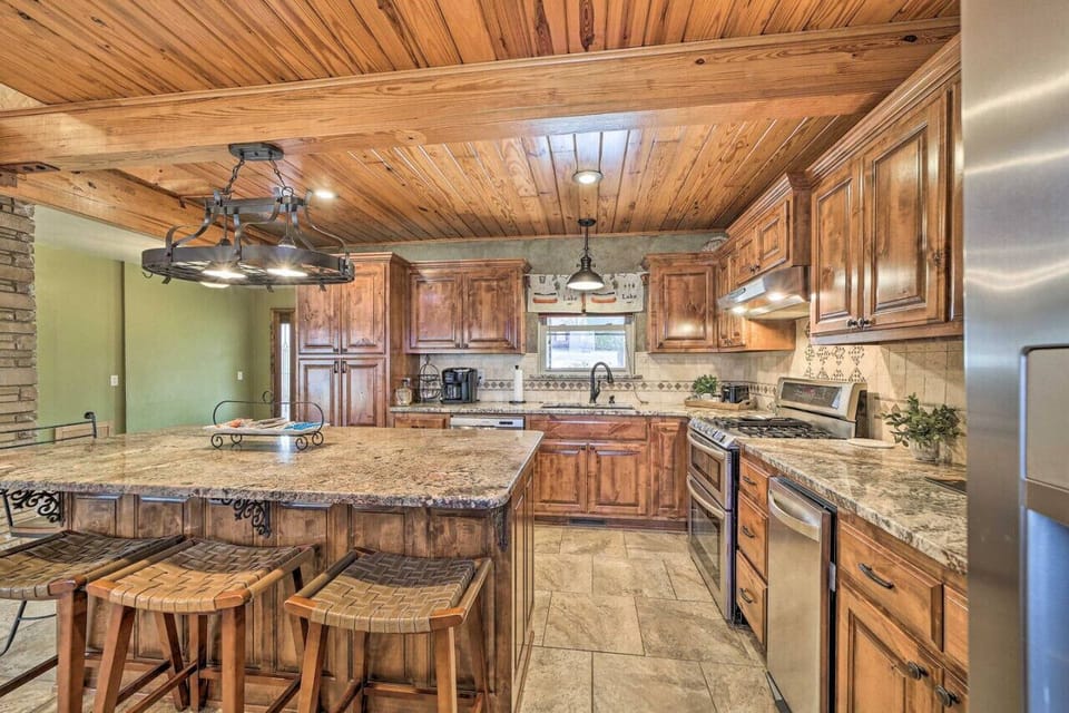 Fully stocked kitchen with bar seating for 4