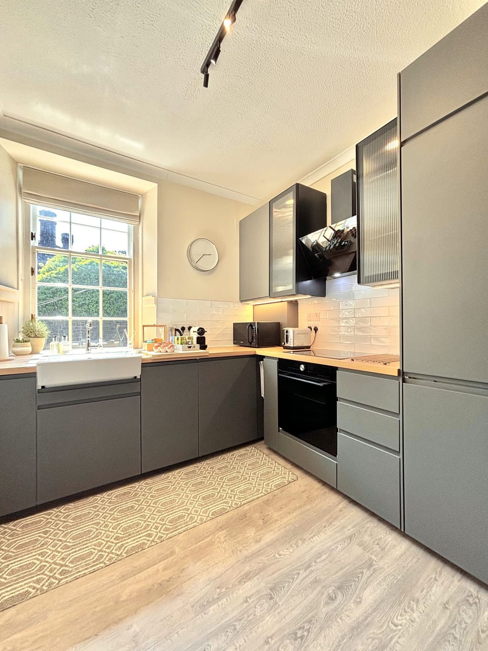 The Kitchen | Oven, Hob, Fridge / Freezer, Dishwasher, Washing Machine / Dryer 