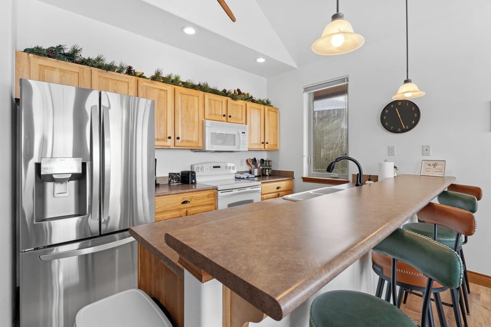 Full kitchen with breakfast bar seating 4.