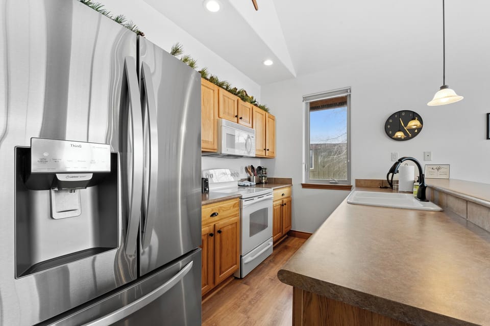 Full kitchen with breakfast bar seating 4.