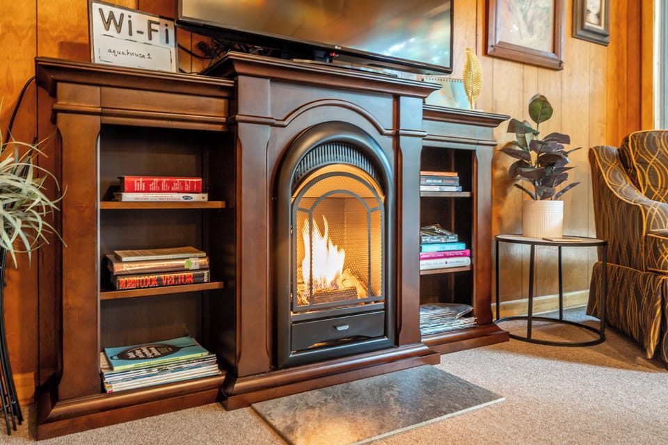 Gas fireplace in the living room