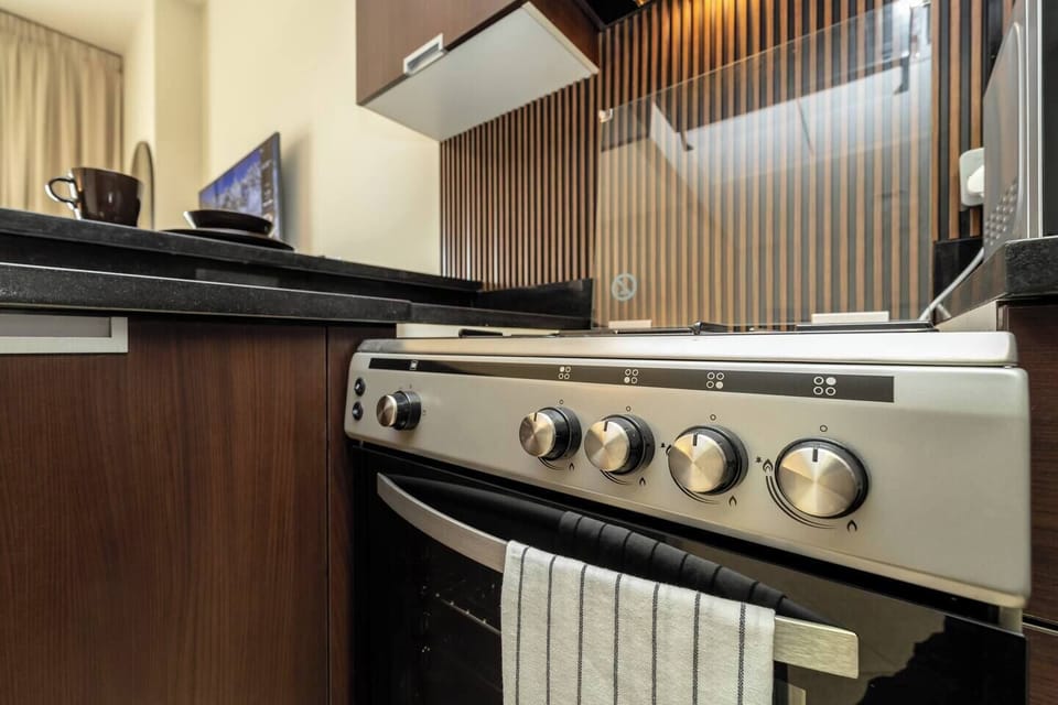 Perfect for both quick meals and elaborate cooking, all in a sleek and functional setting.