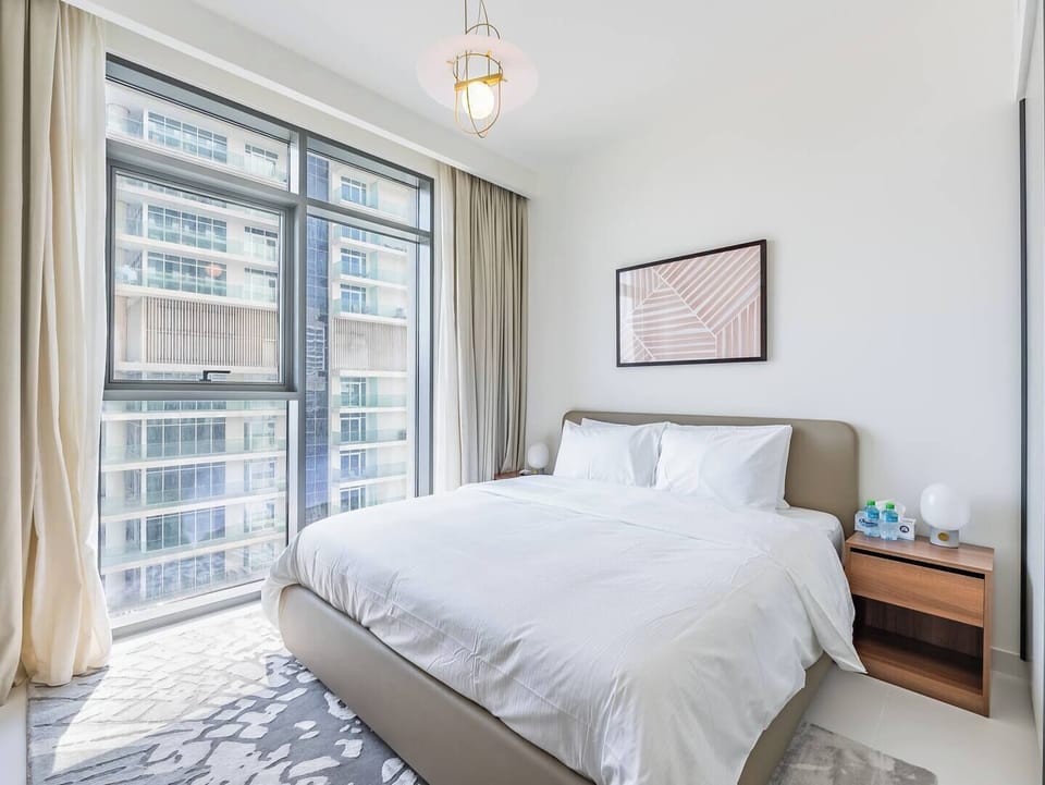 Wake up to stunning city views in this serene king size bedroom.