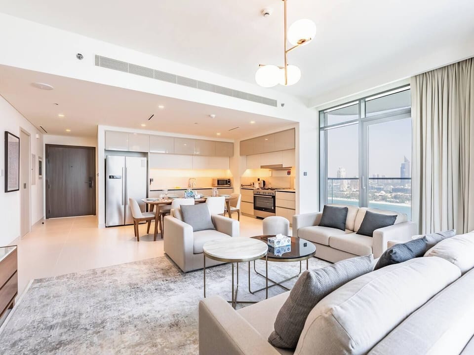 Seamlessly connected living and dining area, ideal for entertaining and enjoying quality time with loved ones.