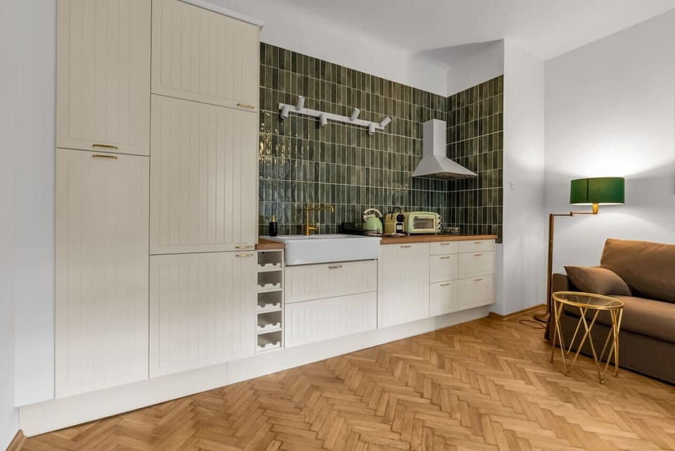 Kitchen with Dishwasher | Book Now with RENTUJEMY.COM