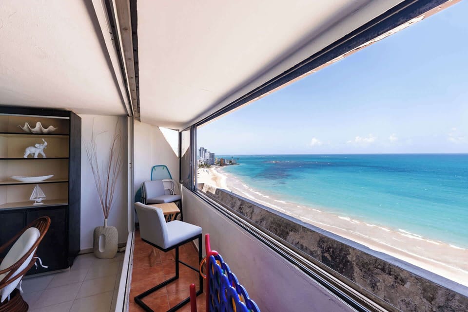 Enjoy spectacular panoramic views of Isla Verde Beach from this oceanfront balcony. Perfect for relaxing, sipping coffee, or simply soaking up the serene island atmosphere.