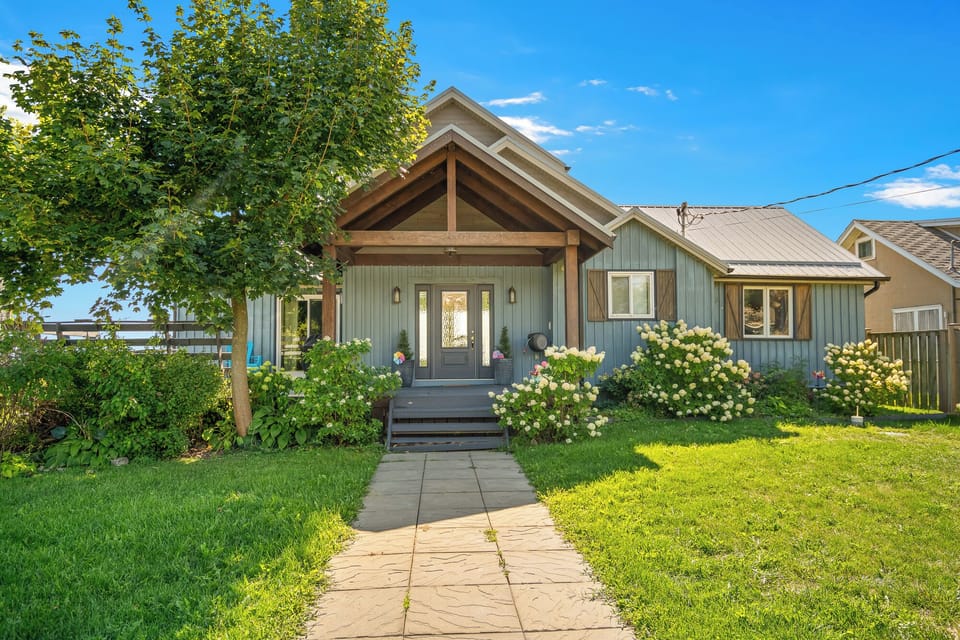 welcome to L'yle Ila Lake Front Retreat