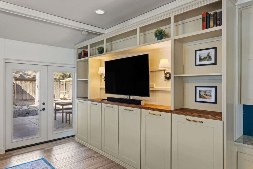 Stay connected with high-speed Wi-Fi and a Smart TV, or play board games for a fun-filled evening with loved ones.