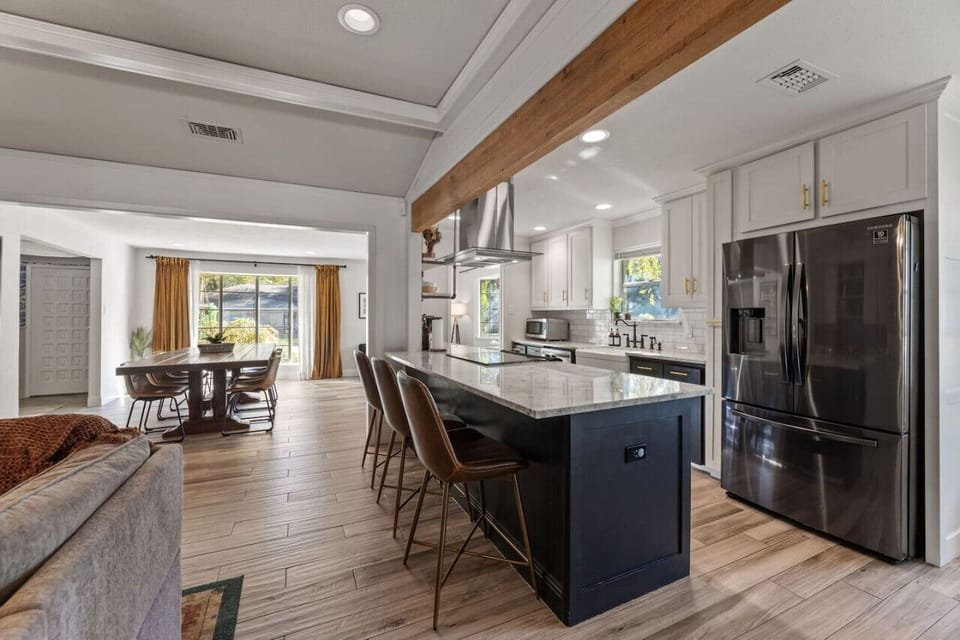 From morning coffee to gourmet dinners, this kitchen has everything you need, including a microwave, oven, and coffee maker.