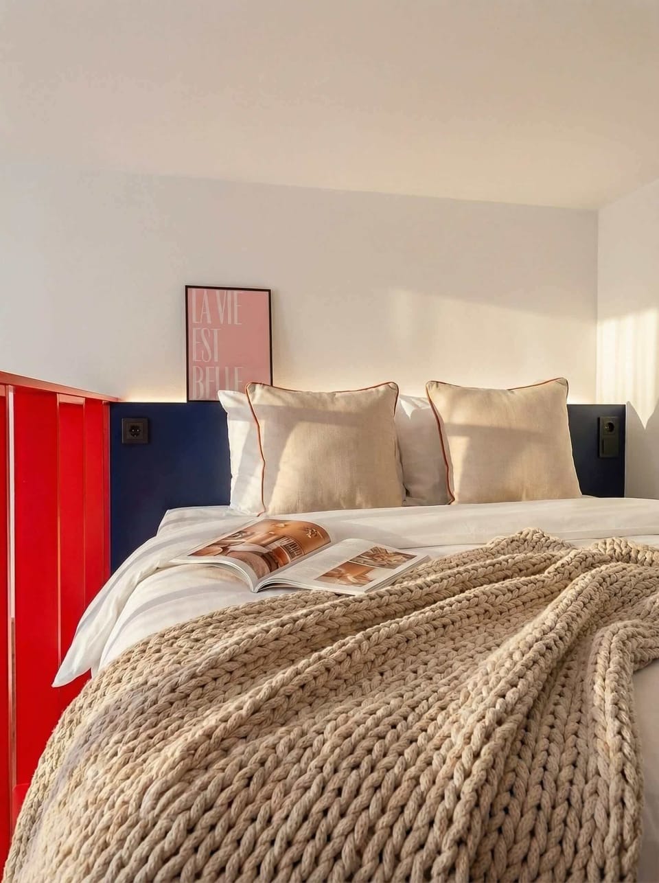 Upper bedroom with queen size bed