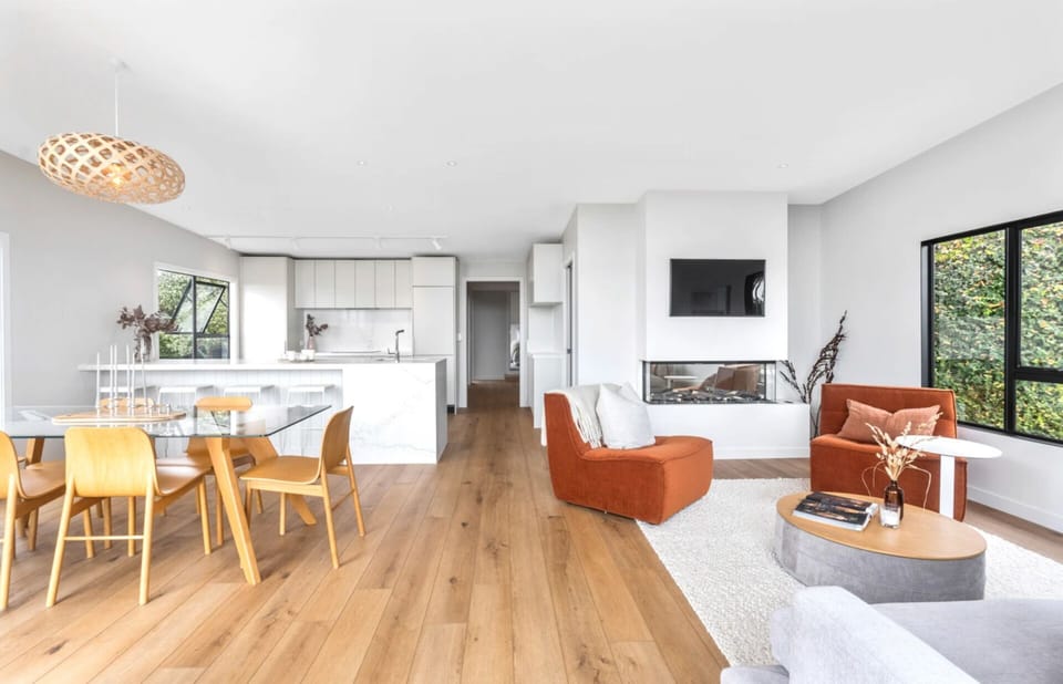 LIVING/ DINING
