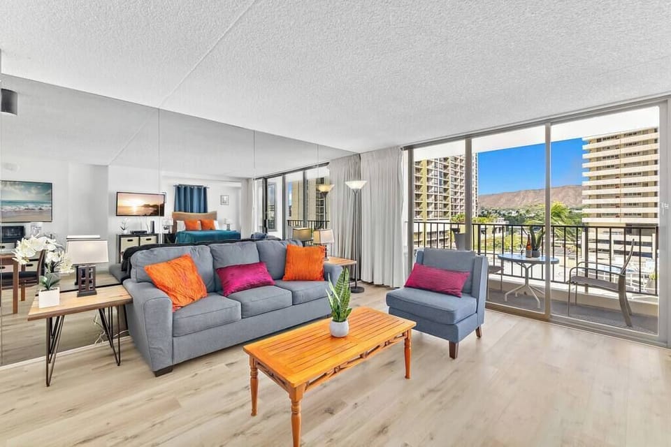 Spacious living room
