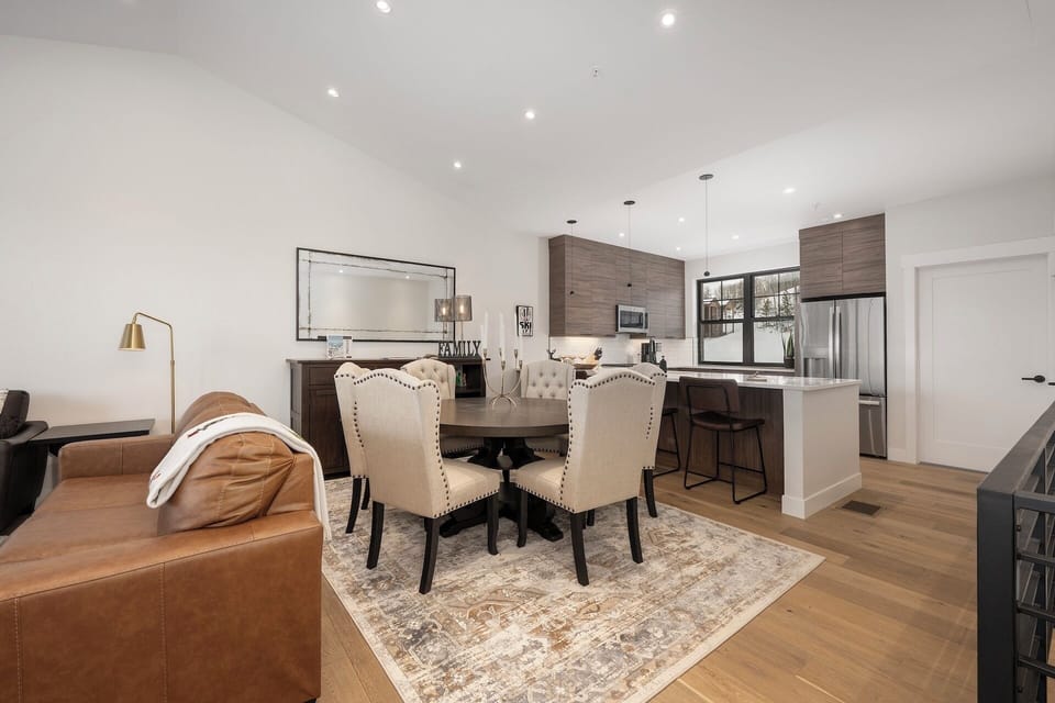 Open concept dining / kitchen area with breakfast bar and fully stocked kitchen
