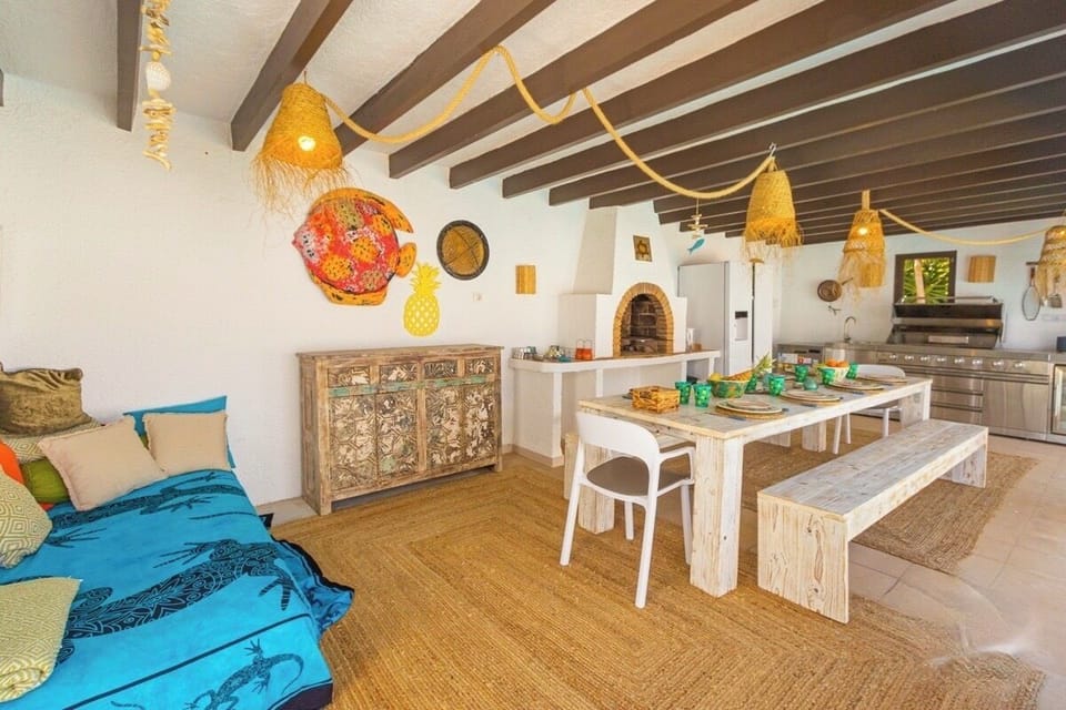Outdoor kitchen
