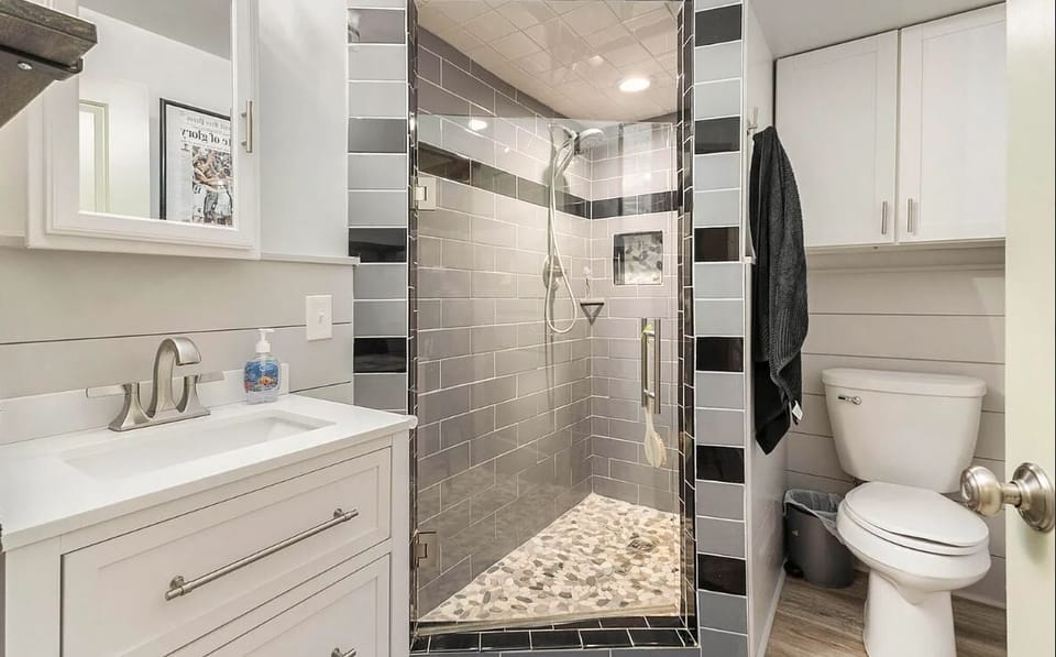 Lower level bath
 