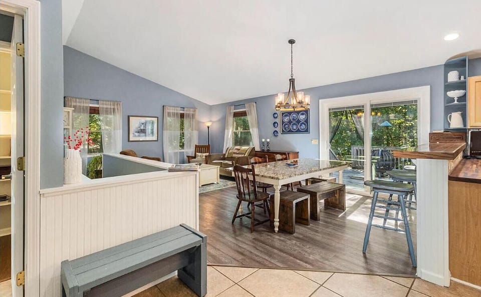 Open dining/living