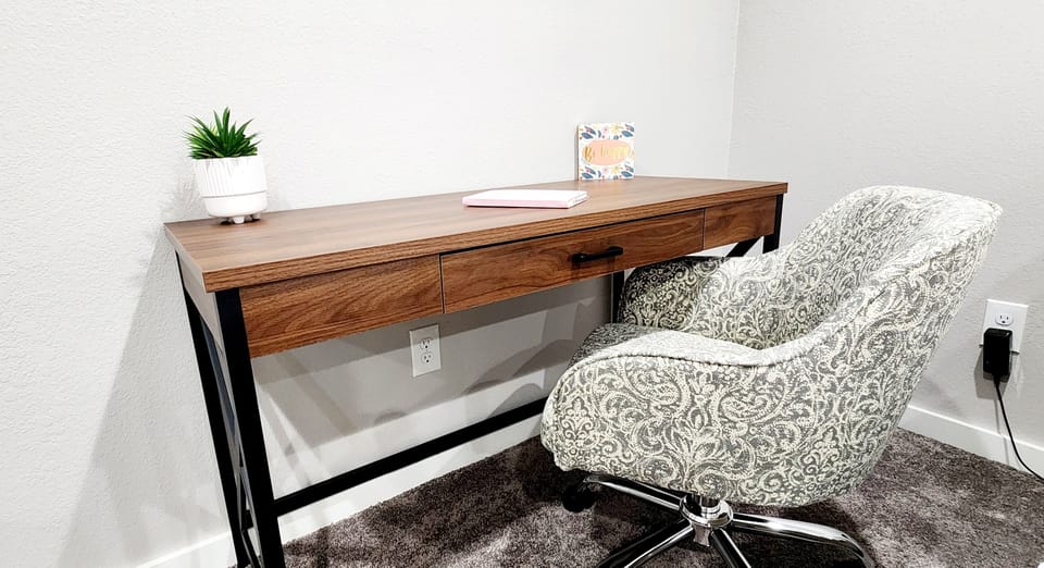 Great work station with a rolling chair 