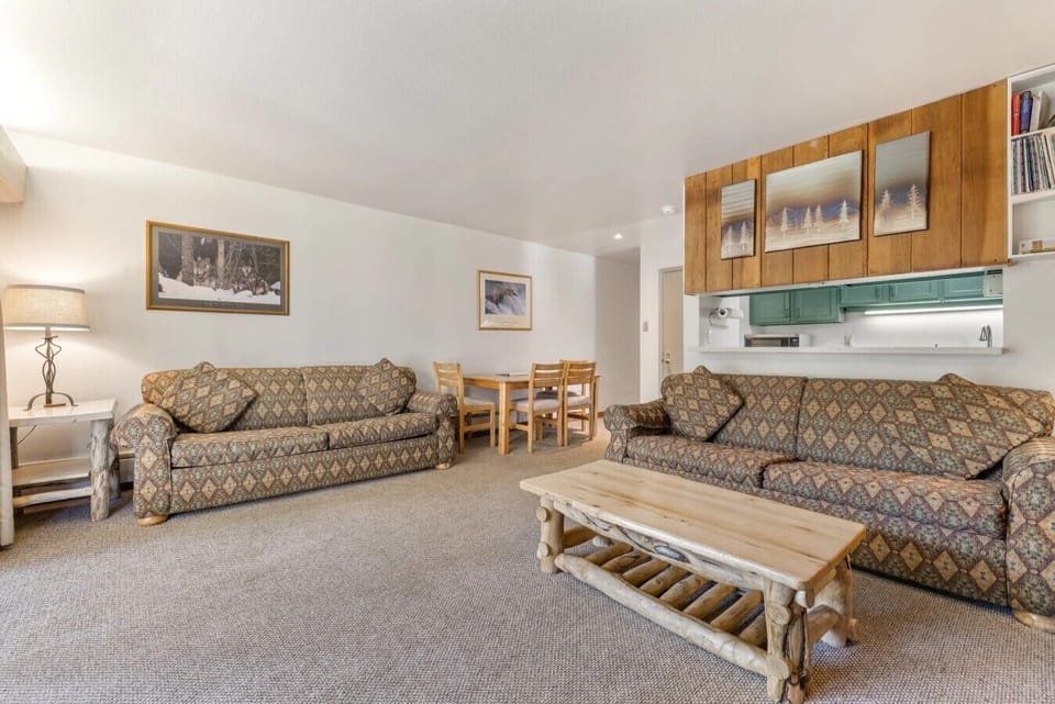 Living room (2)