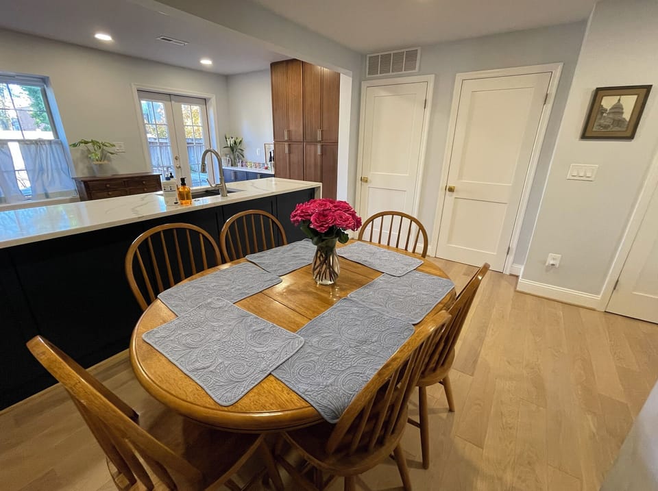 Seating for Six on the main floor (and more folding chairs available)