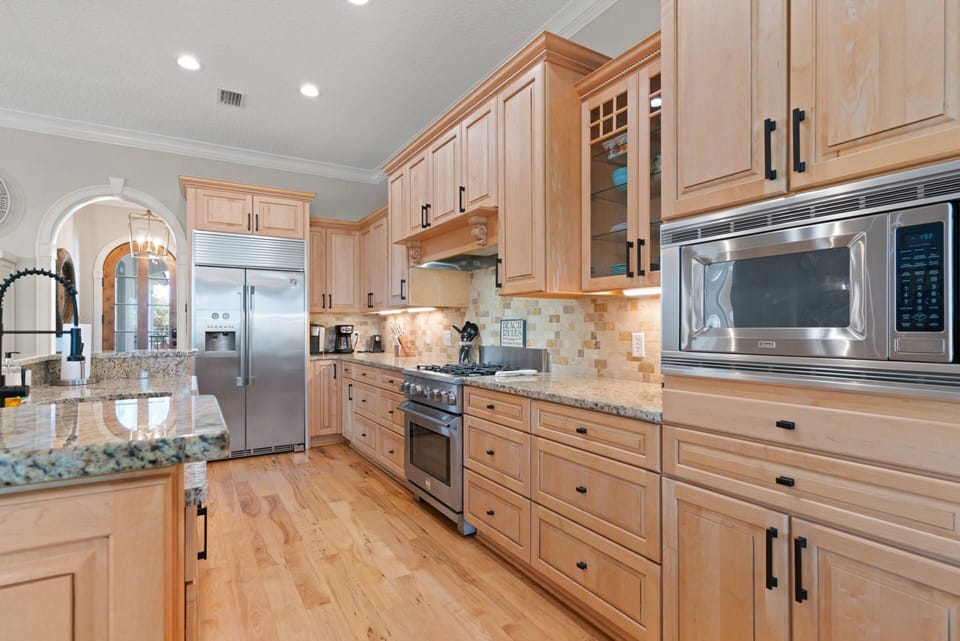 You'll find more than enough cookware and dishes to meet all your culinary needs.