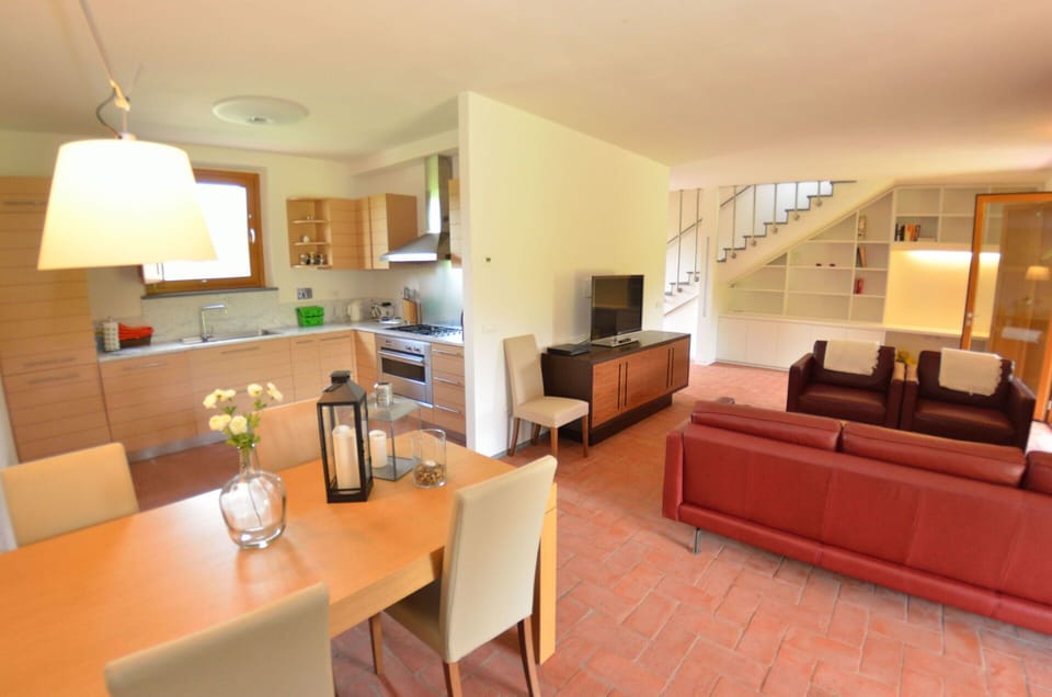 Dining Room, Kitchen