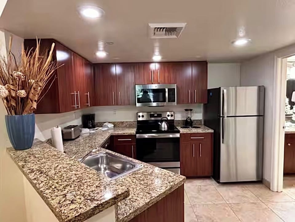 Full Kitchen