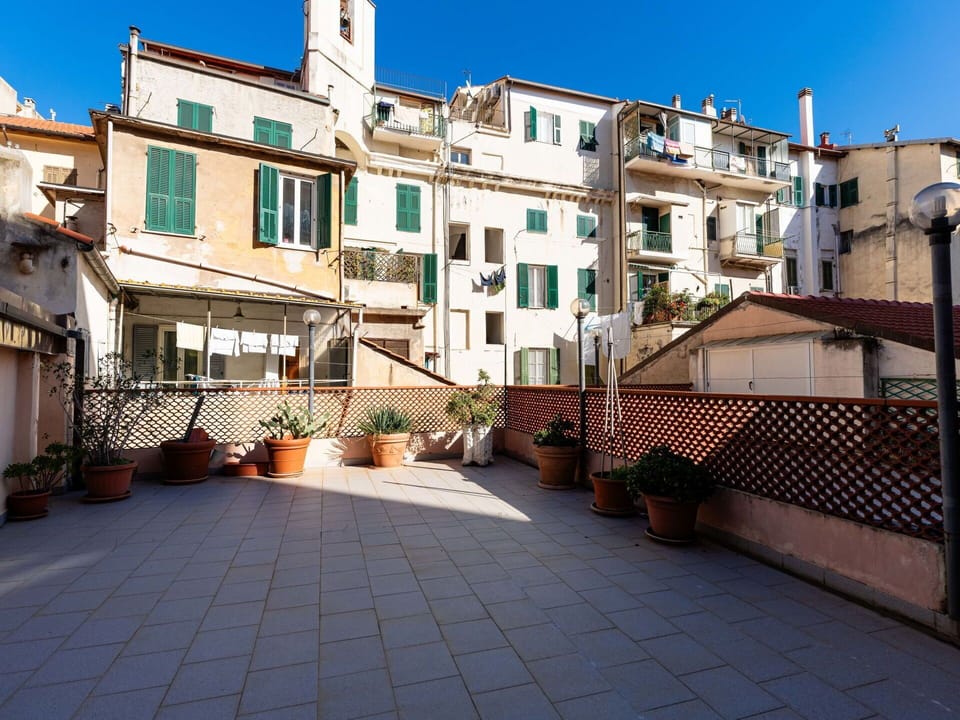 Water, Property, Plant, Building, Azure, Sky, Window, Swimming Pool, Urban Design, Leisure