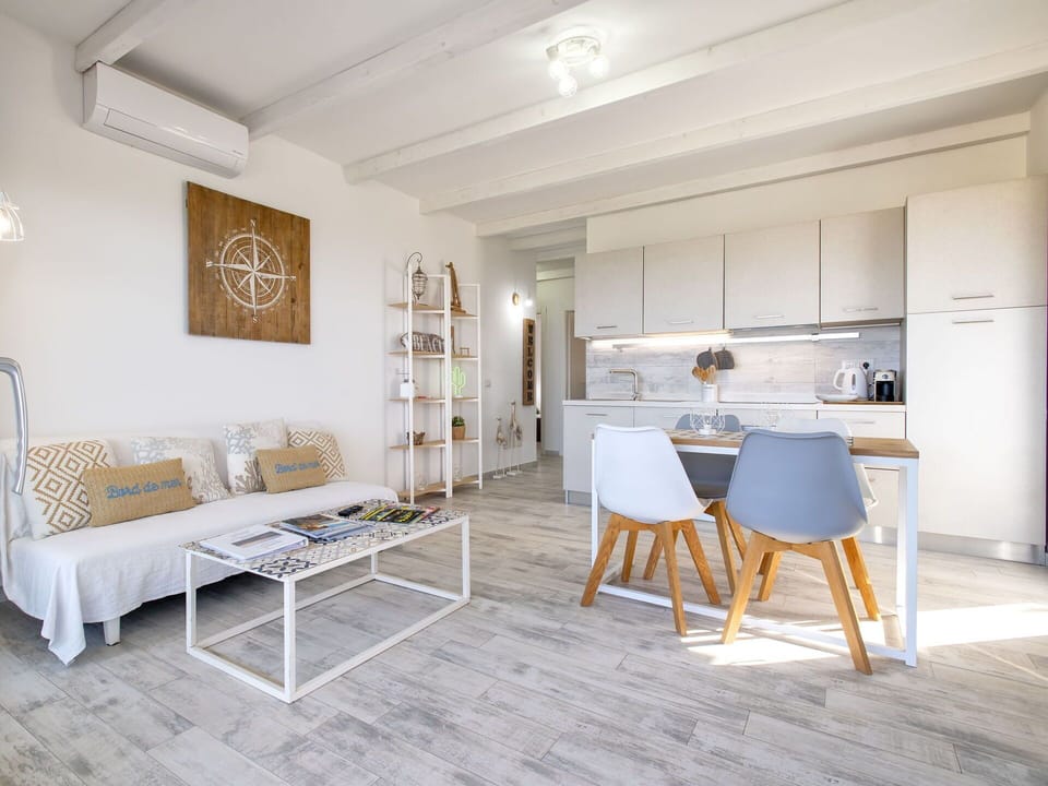 Furniture, Property, Table, Plant, Wood, Interior Design, Flooring, Floor, Picture Frame, Chair