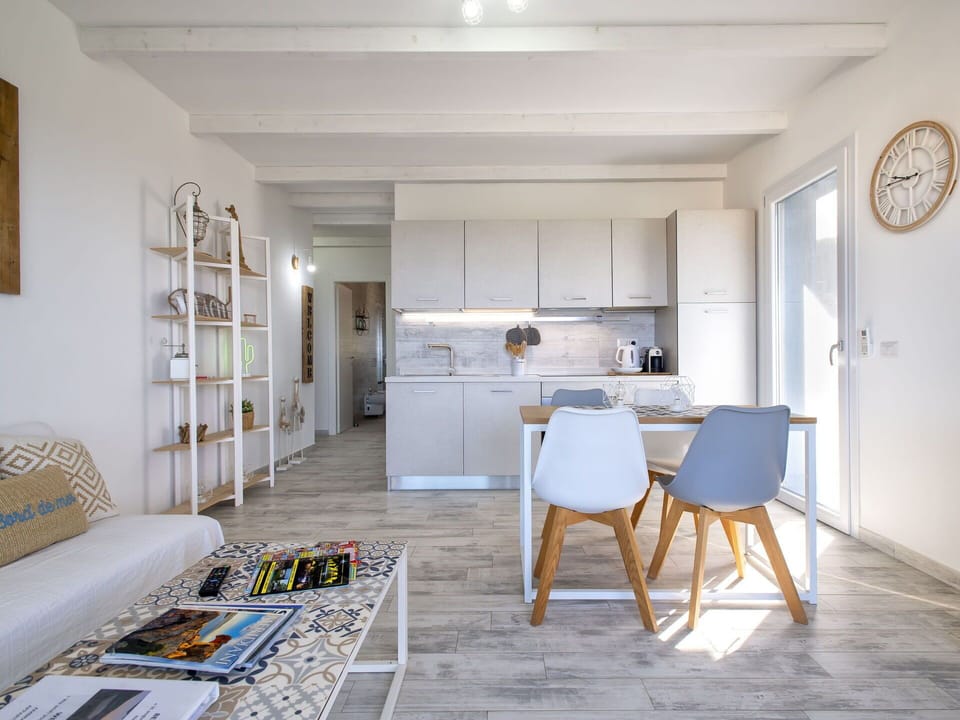 Furniture, Property, Table, Plant, Wood, Interior Design, Flooring, Floor, Picture Frame, Chair