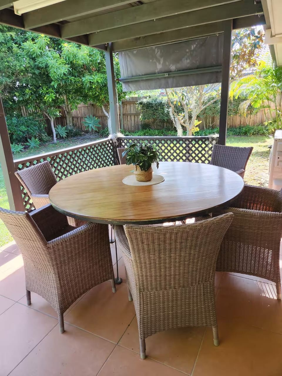 Outdoor dining