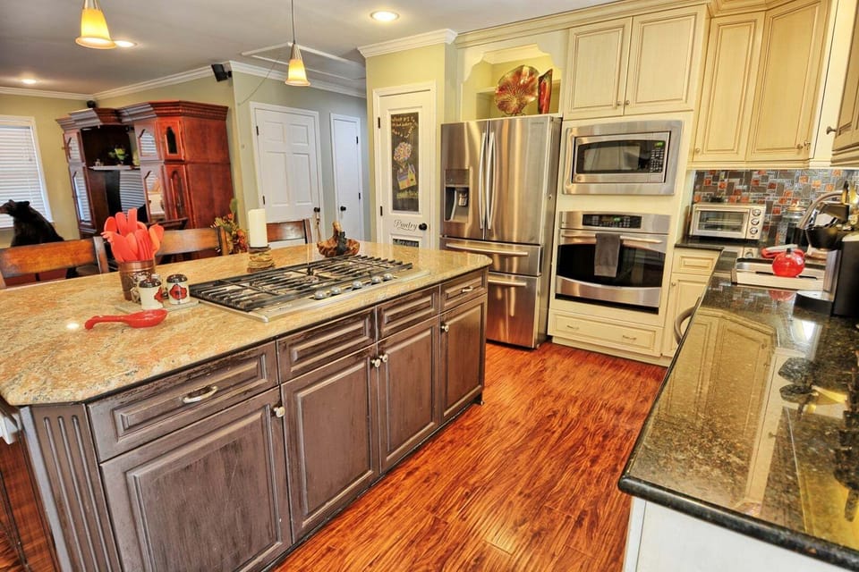 Kitchen with Gas Cooktop