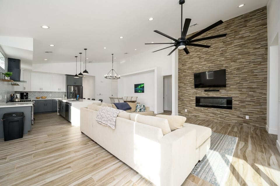 Living Room with fireplace