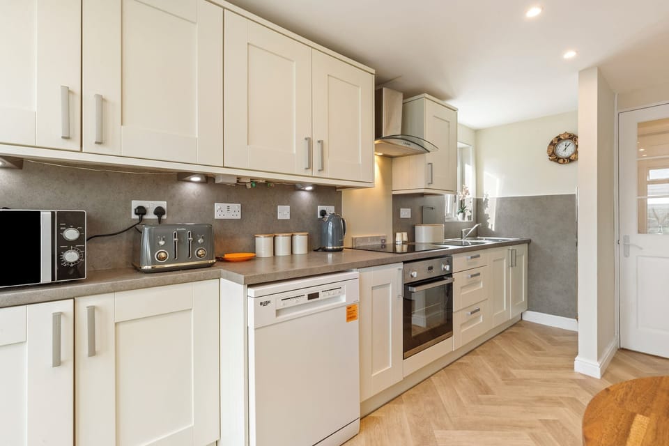 Sea Views, Village Centre