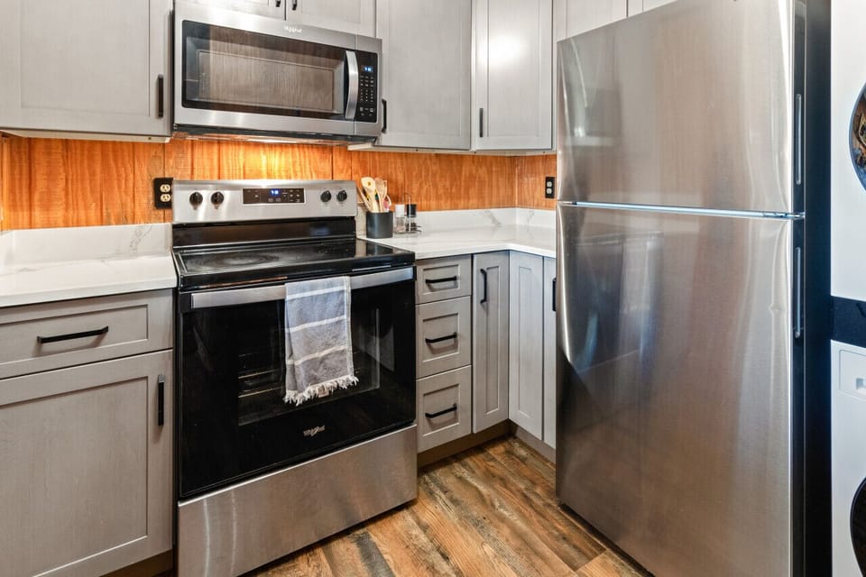 Full kitchen