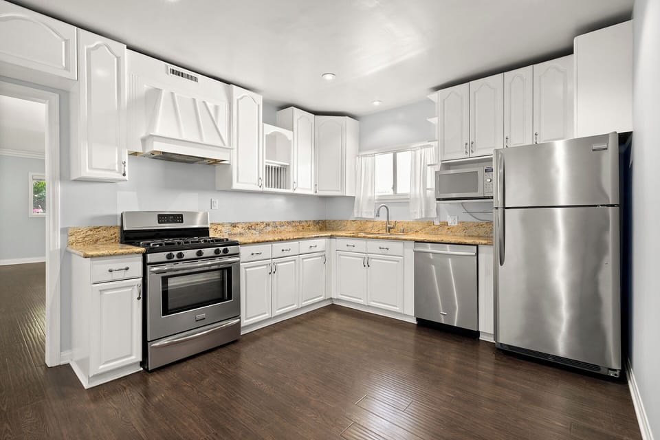 Full kitchen all stainless appliances