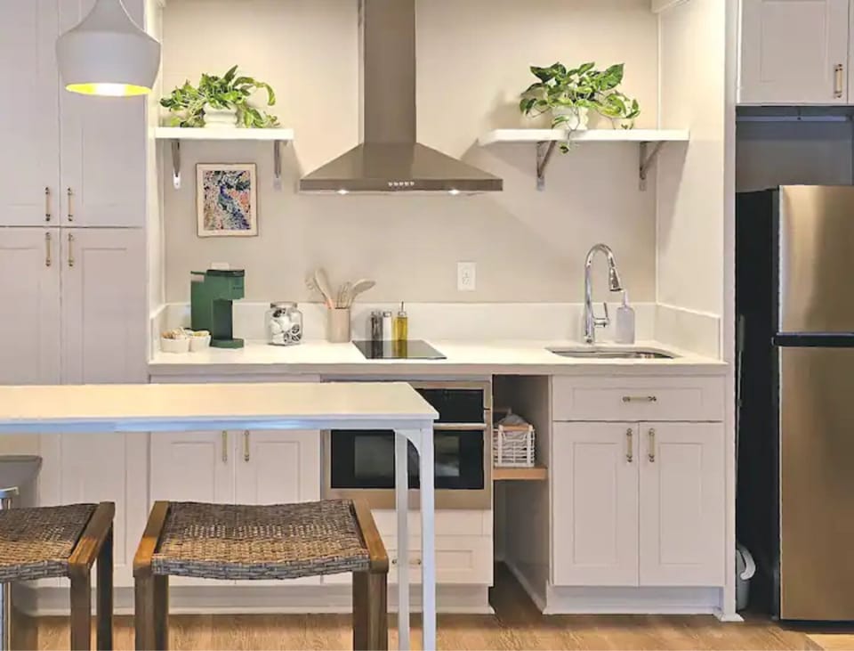 Kitchenette w/all the essentials including: tea kettle, coffee machine, toaster.