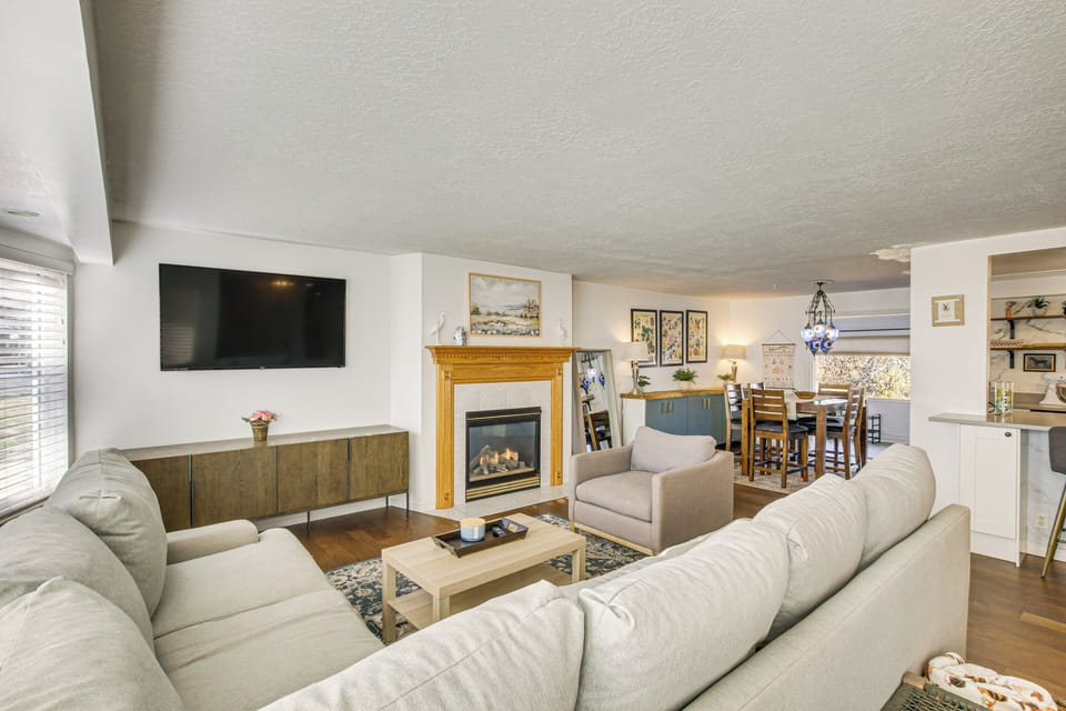 South Ogden Vacation Rental | 3BR | 2BA | 2,700 Sq Ft | Steps to Enter
