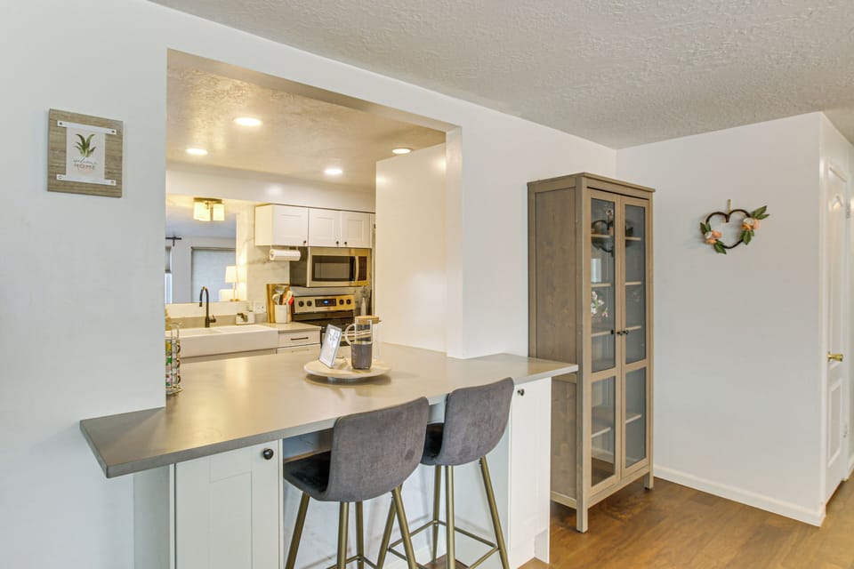 Breakfast Bar | Main Level