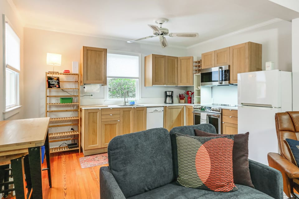 Living Room | Smart TV | Central Heating