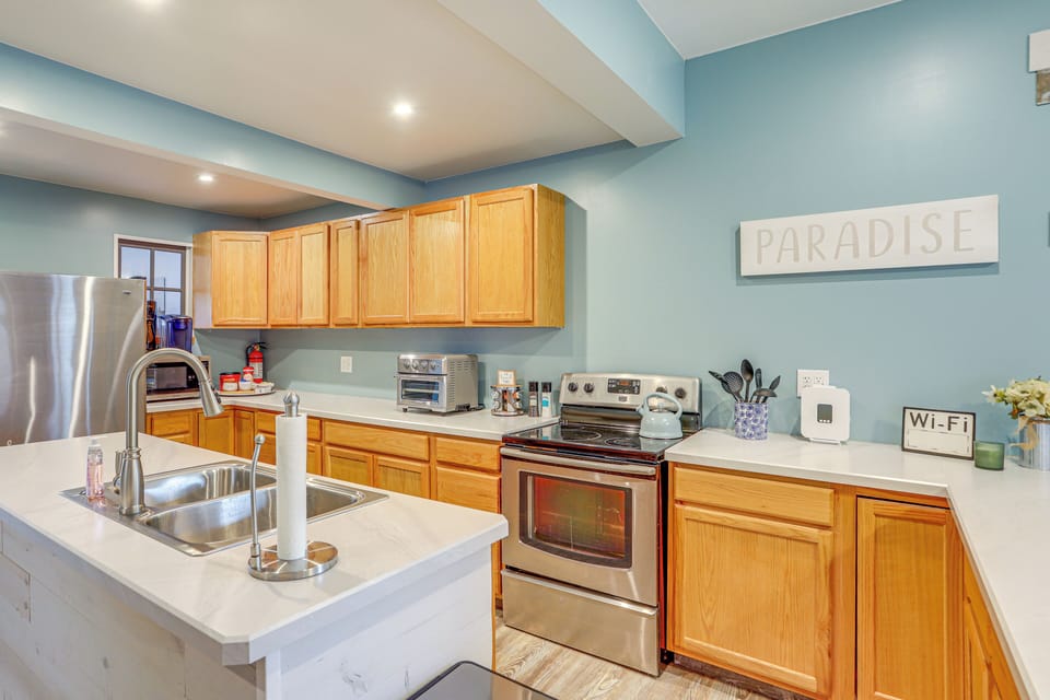 Kitchen | 1st Floor | Cooking Basics | Drip & Pod Coffee Makers | Toaster Oven