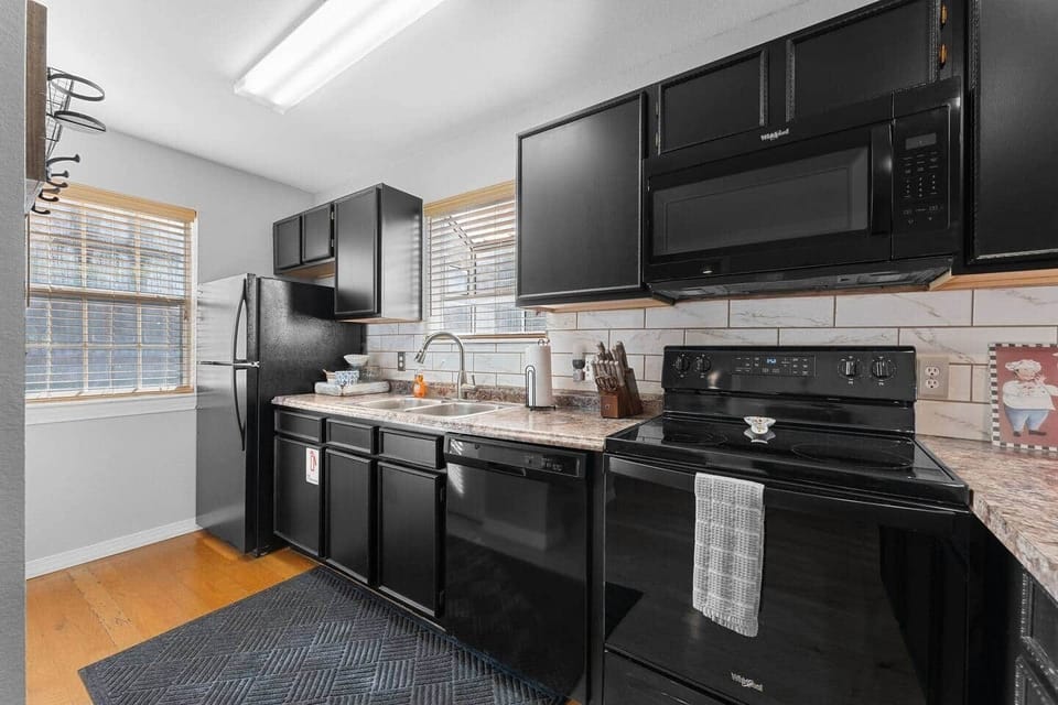 High-end finishes, full kitchen.