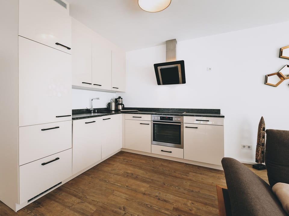 Fully equipped kitchen in our holiday apartment Apartments Goldbergblick by We Rent.