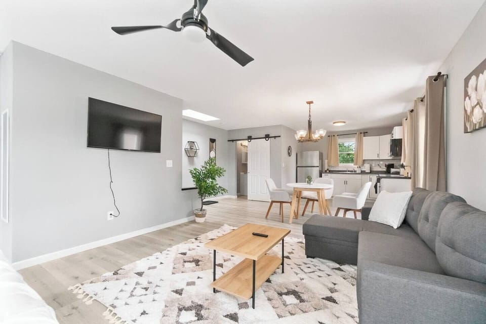 Inviting living area with a flat-screen TV, perfect for unwinding and entertainment.