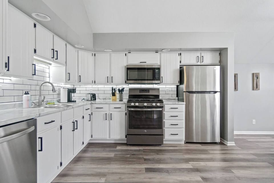 Modern full kitchen featuring sleek metal appliances, combining style and functionality for an exceptional cooking experience.