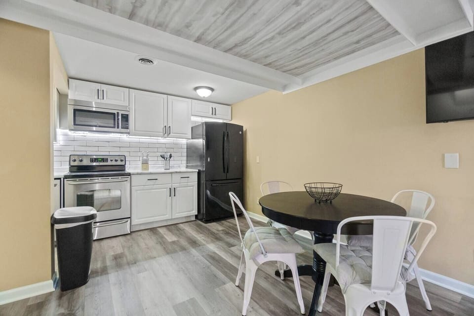 Cozy 4-seater dining area facing the kitchen, providing a perfect spot for meals and easy interaction with the cooking space.
